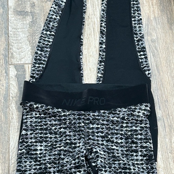 Nike Pro HyperWarm  Women’s Brushed Training Tights Black/White  Size Small - Picture 1 of 9